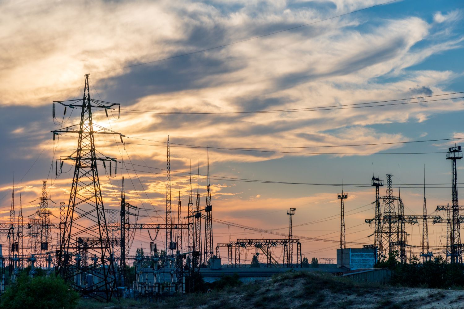 Power lines and tower. Photo: Richard Nyberg